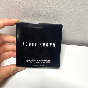 bobbi brown Sheer Finish Pressed Powder sunny beige